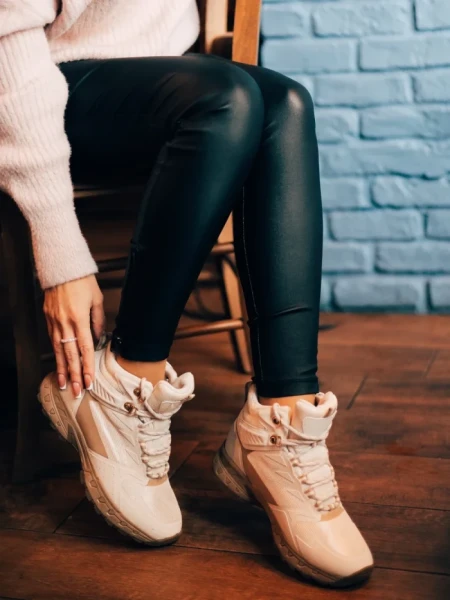 Ghete dama bej din piele ecologica si material textil Paityn