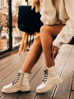 Ghete dama bej din piele ecologica Tarsia