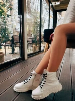 Ghete dama bej din piele ecologica Tarsia