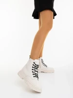 Ghete dama bej din piele ecologica Tarsia