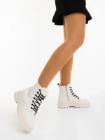 Ghete dama bej din piele ecologica Tarsia