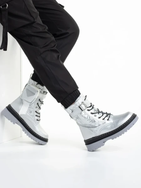 Ghete dama argintii din piele ecologica Vanissa