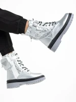 Ghete dama argintii din piele ecologica Vanissa