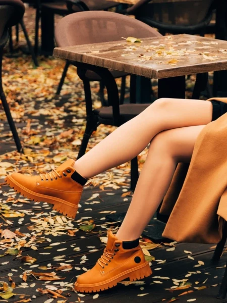 Ghete dama camel din piele ecologica Remona