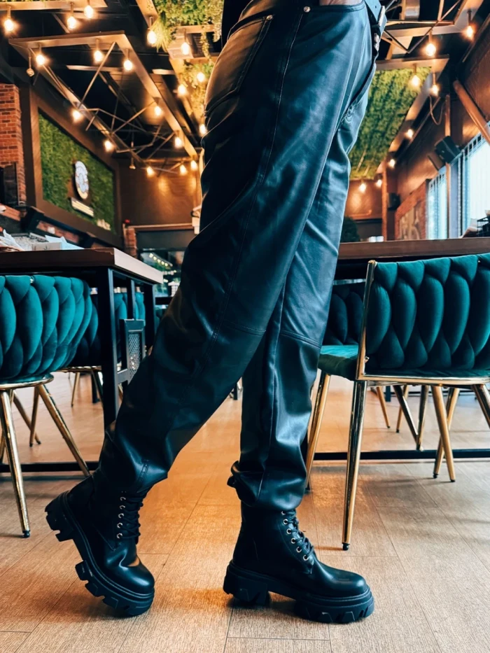 Ghete dama negre din piele ecologica Montara