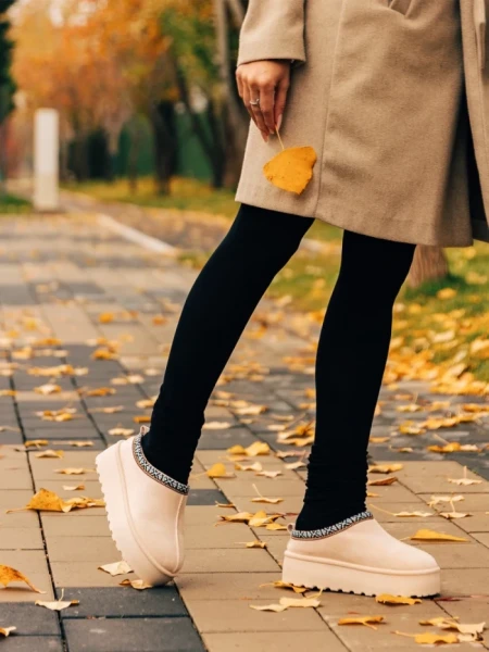 Papuci dama bej deschis  din material textil  Valtera