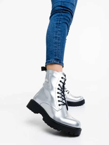 Ghete dama argintii din piele ecologica lacuita Mahina