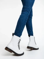 Ghete dama albe din piele ecologica lacuita Tierra