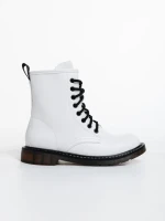 Ghete dama albe din piele ecologica lacuita Tierra