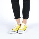 Tenisi dama Yolanda galbeni