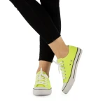 Tenisi dama Yolanda galbeni