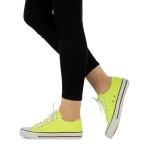 Tenisi dama Yolanda galbeni