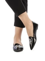 Balerini dama Coreen negri