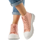 Tenisi dama Horny roz