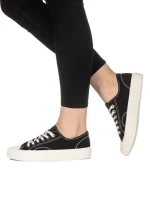 Tenisi dama Yalla negri