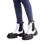 Ghete dama Eryn albe