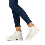 Tenisi dama Horny albi