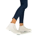 Tenisi dama Horny albi