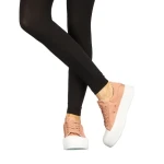 Tenisi dama Evelyn roz