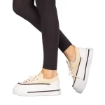 Tenisi dama Serusa bej