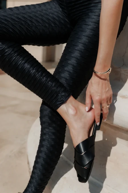 Papuci dama negri din piele ecologica Renatta