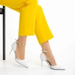Pantofi dama albi din piele ecologica cu toc Briony