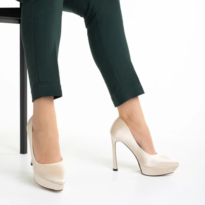 Pantofi dama bej din material textil cu toc Coriana