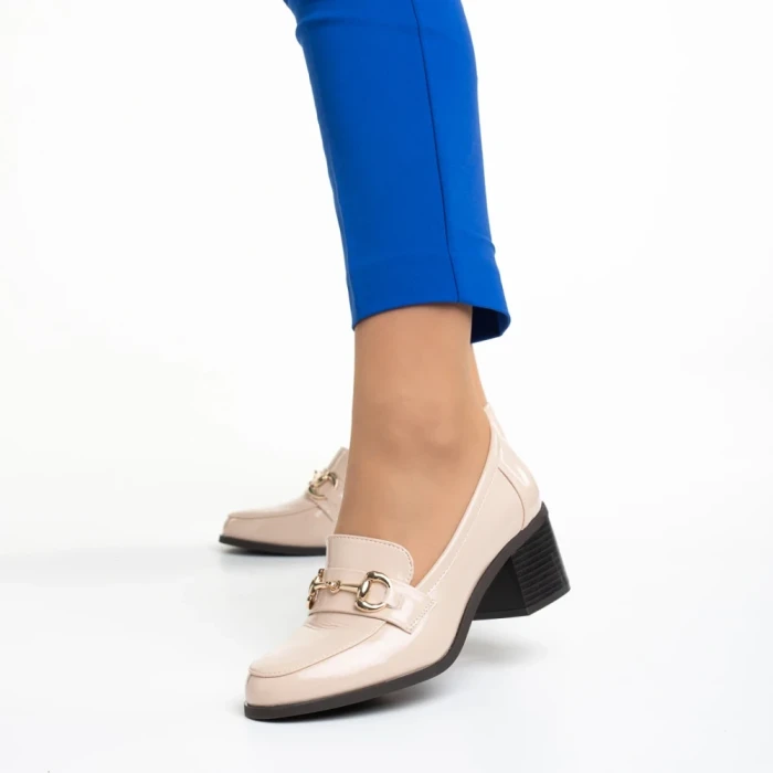 Pantofi dama bej din piele ecologica lacuita cu toc Ilonka