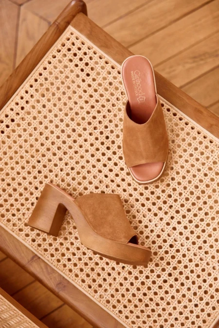 Papuci dama Girlhood camel din piele intoarsa Anisa