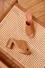 Papuci dama Girlhood camel din piele intoarsa Anisa