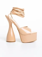 Sandale dama bej deschis din piele ecologica lacuita Narine