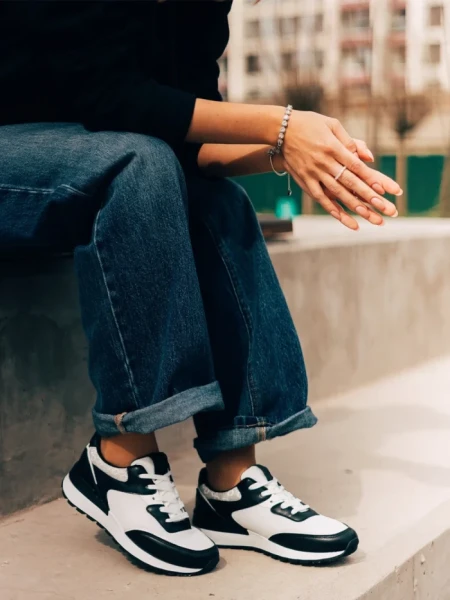 Pantofi sport dama negri cu alb din piele ecologica si material textil Joandra
