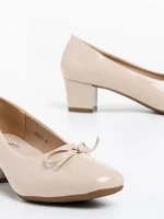 Pantofi dama bej cu toc din piele ecologica lacuita Natacha