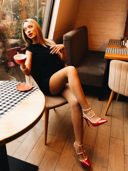 Pantofi dama cu toc rosii din piele ecologica lacuita Delaine