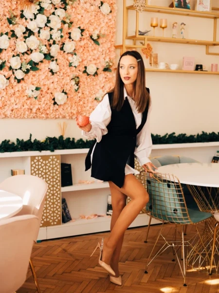 Pantofi dama cu toc bej din piele ecologica lacuita Coralina