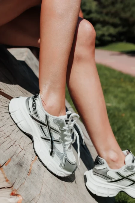 Pantofi sport dama albi cu argintiu din piele ecologica si material textil Elle