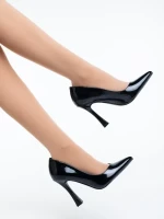 Pantofi dama cu toc negri din piele ecologica lacuita Saena