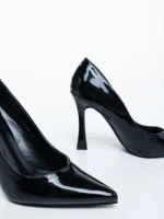 Pantofi dama cu toc negri din piele ecologica lacuita Saena