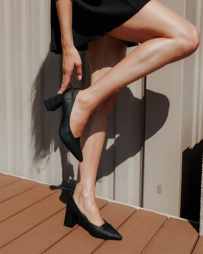 Pantofi dama cu toc negri din piele ecologica Ludena