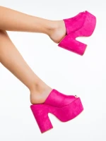 Papuci dama fucsia din material textil Lazara