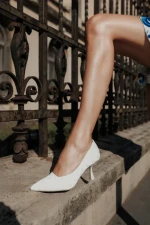 Pantofi dama cu toc bej din material textil Atelia