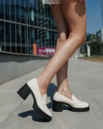 Mocasini dama bej cu negru din piele ecologica lacuita Mevara