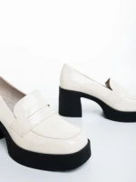 Mocasini dama bej cu negru din piele ecologica lacuita Mevara