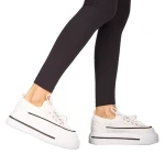 Tenisi dama Serusa albi